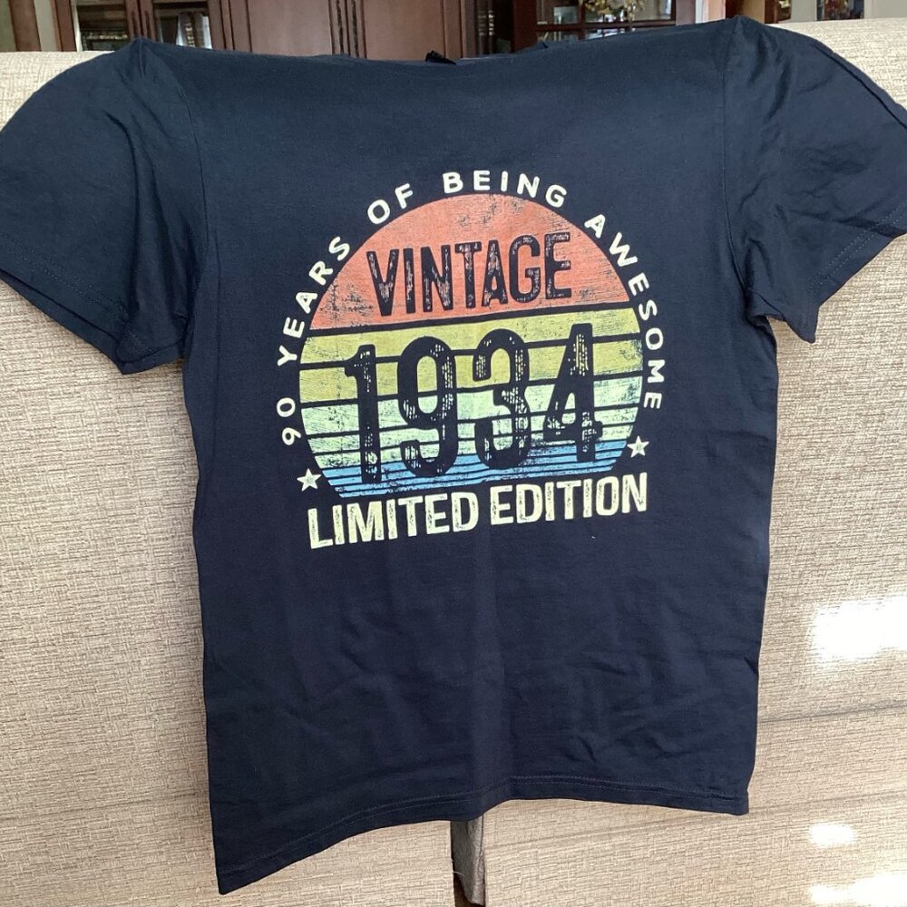 90 Year Old Gift Vintage 1934 Limited Edition 90th Birthday T-Shirt Gildan Small